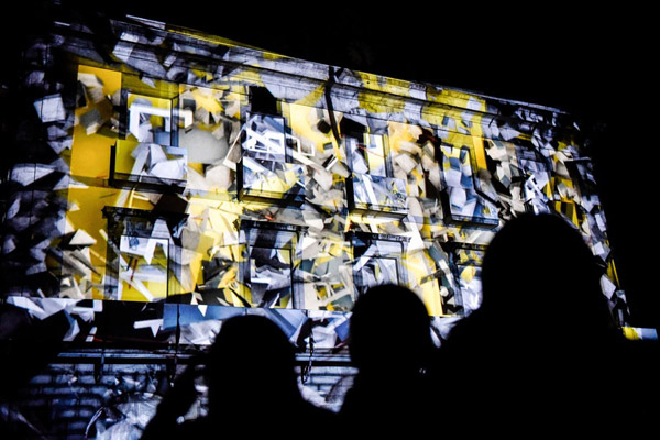 Video mapping de Inesfera en la fachada del CIT de Tolosa en su 50 aniversario.
